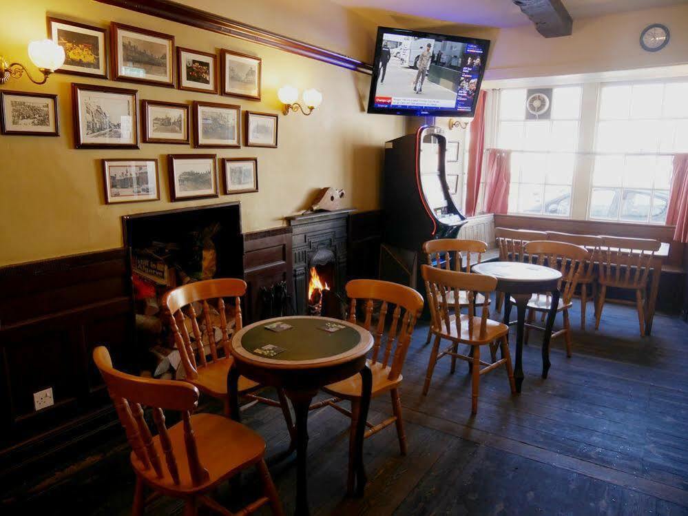 The Saracens Head 2* Highworth